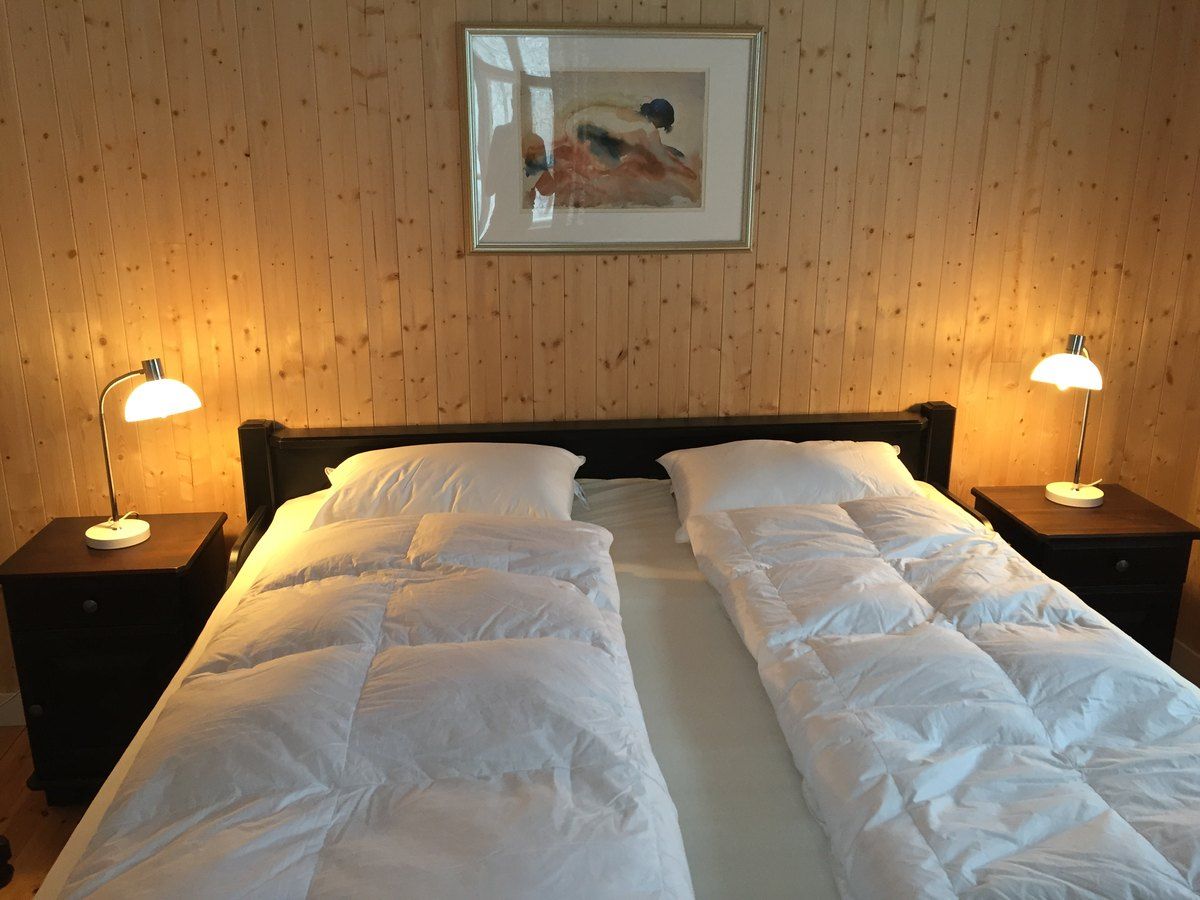 Soverom med to senger på Skula