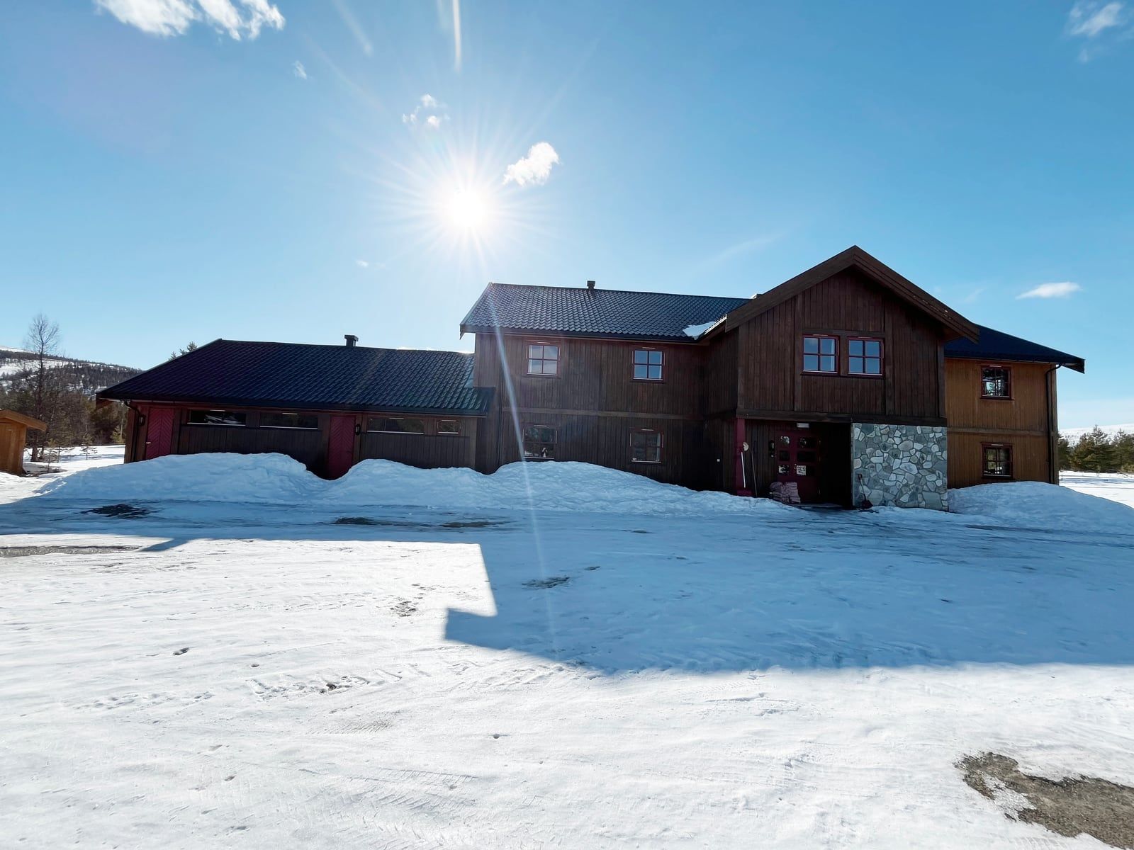 Femundsundet Storhytte en solrik vinterdag